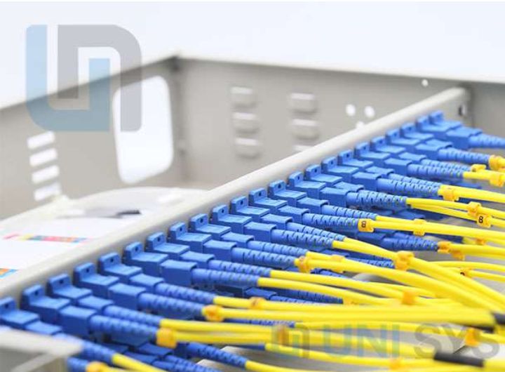 Hộp phối quang ODF 48FO lắp Adapter và dây nhảy quang