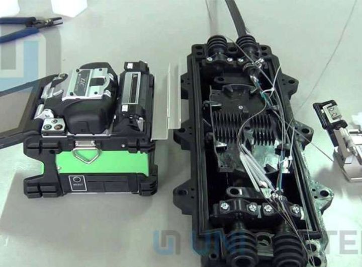 Hàn nối cáp quang bên trong măng xông quang Hàn nối cáp quang bên trong măng xông quang