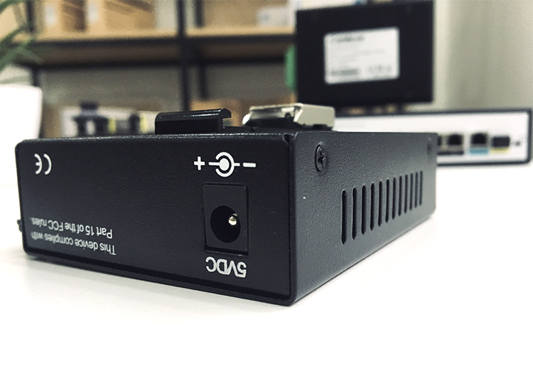 Converter quang 1 cổng FMC-100-GE-SFP-CA