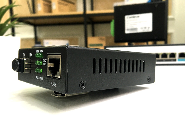 bộ chuyển đổi quang điện converter FMC-100-GE-SFP-CA