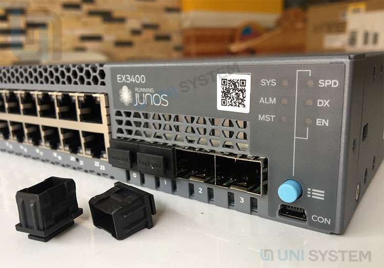 Khe cắm module trên Juniper EX3400-24T-DC