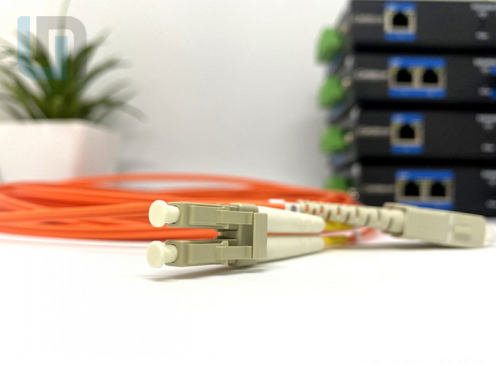 dây nhảy quang LC-SC 10M